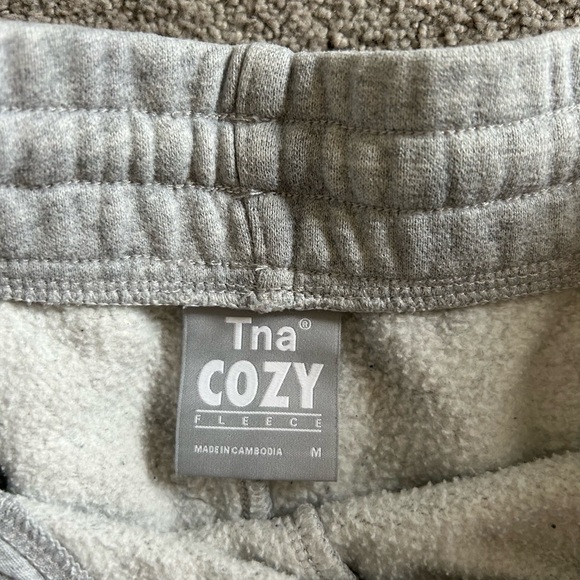 ARITZIA TNA 2” BOYFRIEND SWEATFLEECE SHORT - Picture 3 of 3
